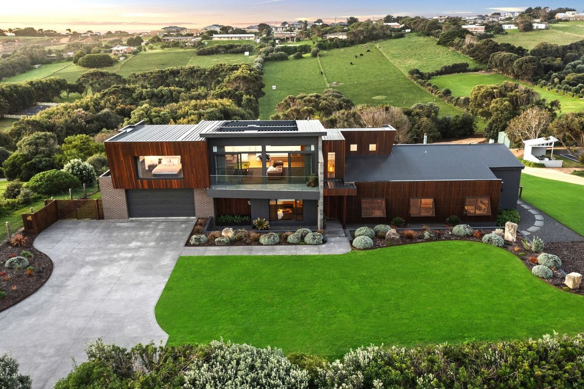 8 Logans Beach Road, Warrnambool VIC 3280, Image 2