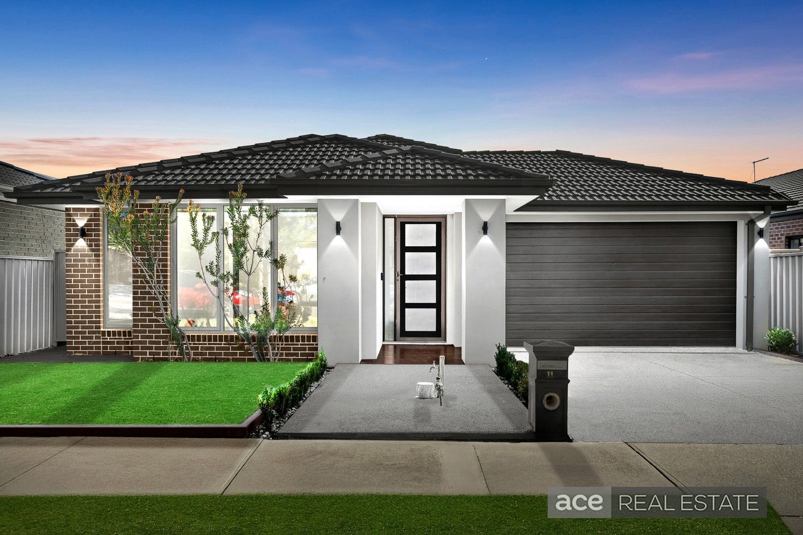 4 bedrooms House in 11 Starburst Avenue TRUGANINA VIC, 3029