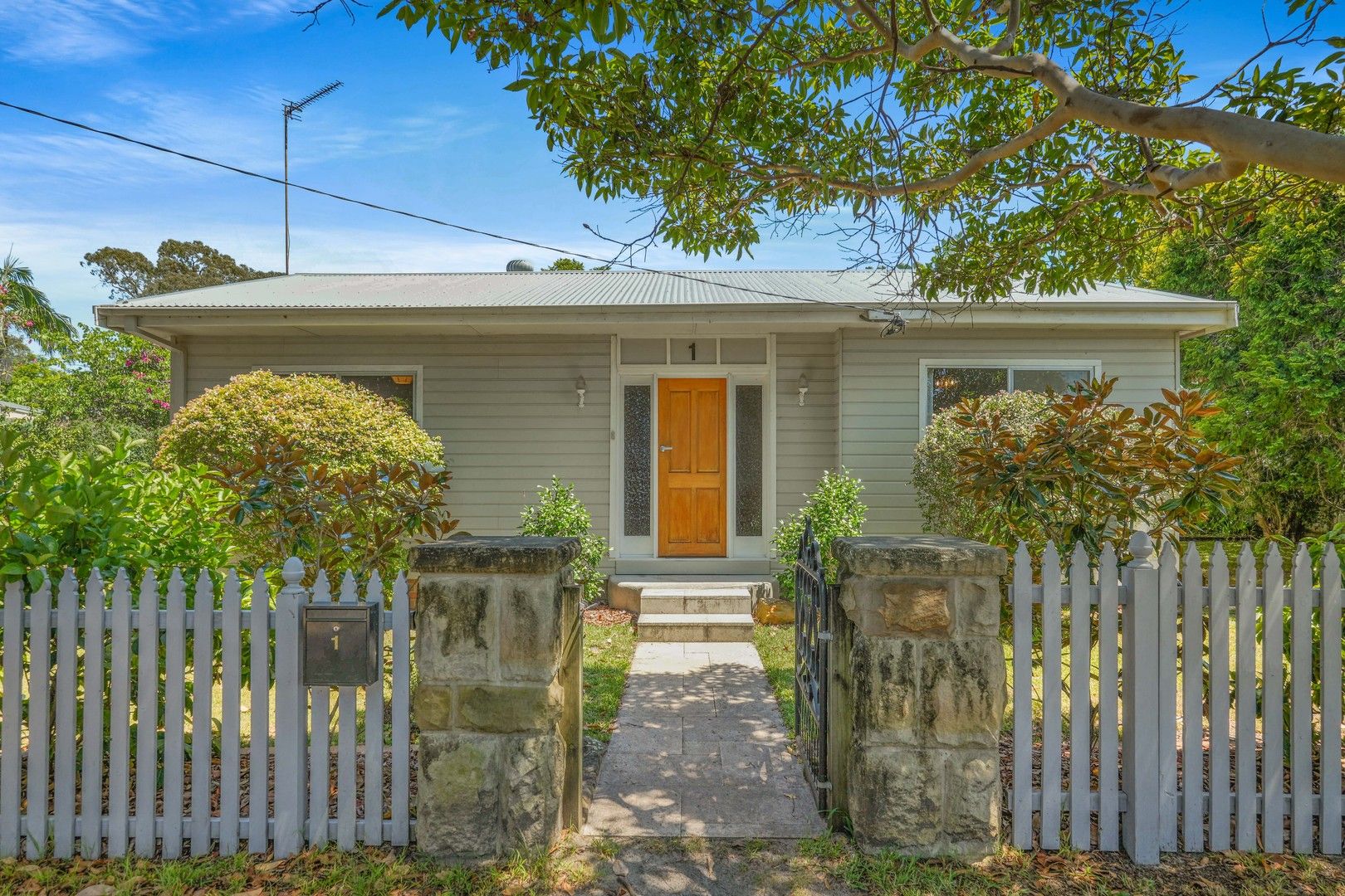 3 bedrooms House in 1 Angler Street WOY WOY NSW, 2256