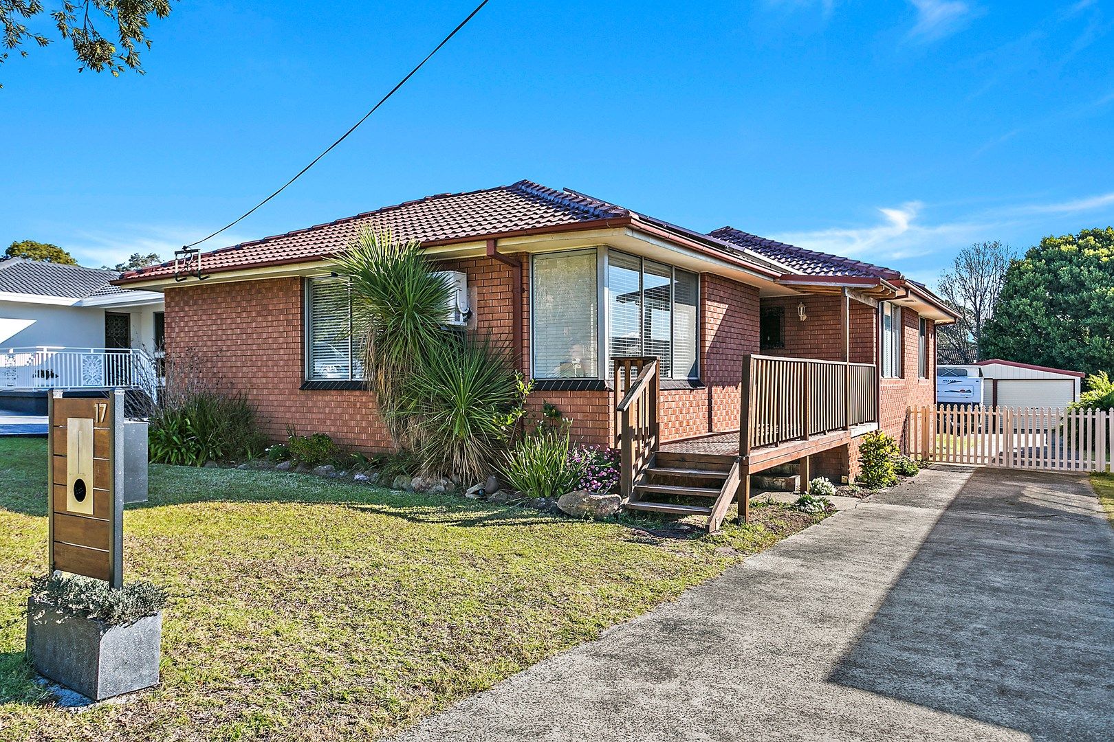 17 Gordon Avenue, Oak Flats NSW 2529, Image 1