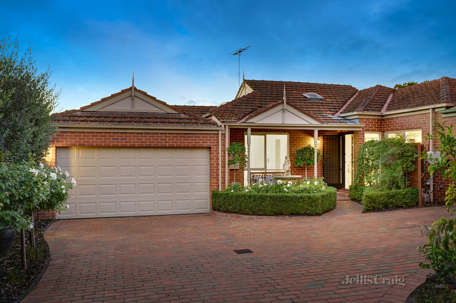 2/242 Union Road, Surrey Hills VIC 3127, Image 2