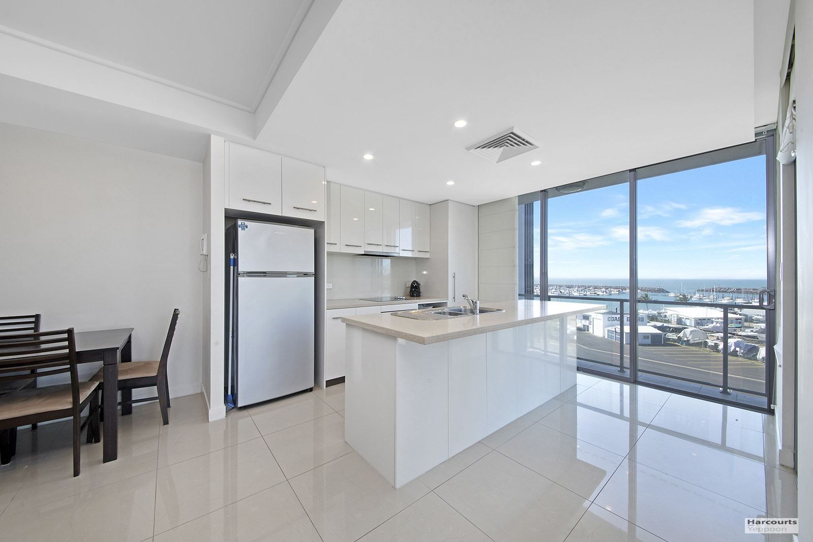 11/12-14 Breakwater Drive, Rosslyn QLD 4703, Image 2