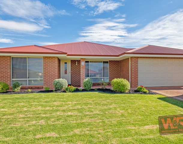 7 Kitcher Parade, Mckail WA 6330