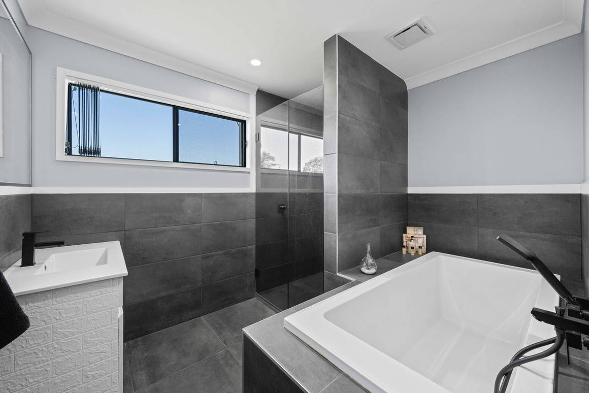 14 Glen Eagle Court REDBANK PLAINS 4301 - Image 5