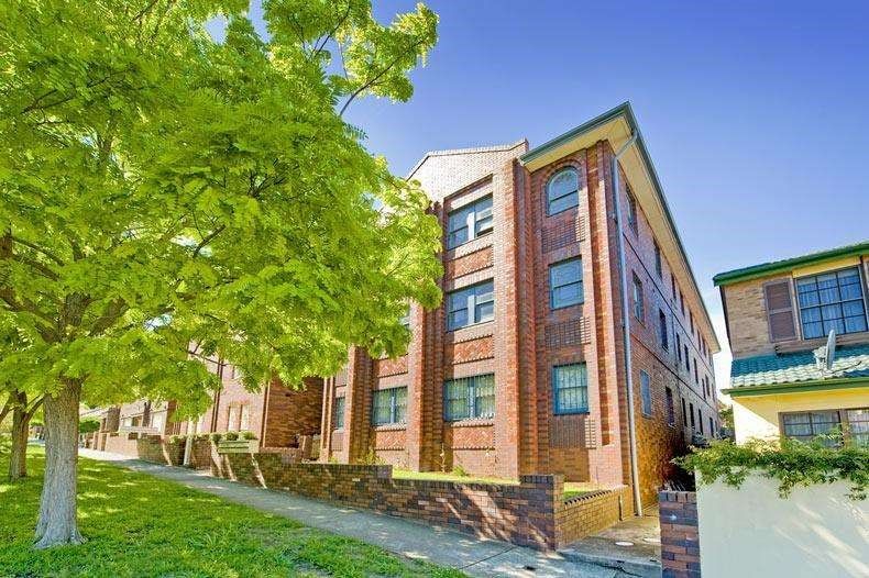 2 bedrooms Apartment / Unit / Flat in 4/23 Allens Parade BONDI JUNCTION NSW, 2022