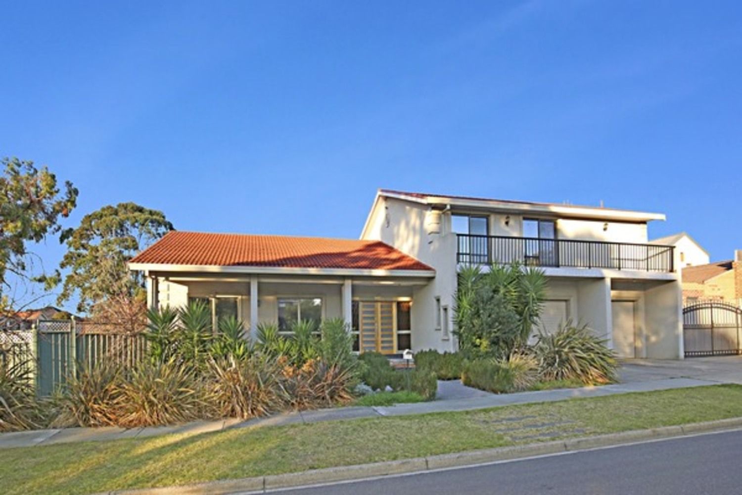 4 bedrooms House in 60 Rutherglen Way TAYLORS LAKES VIC, 3038