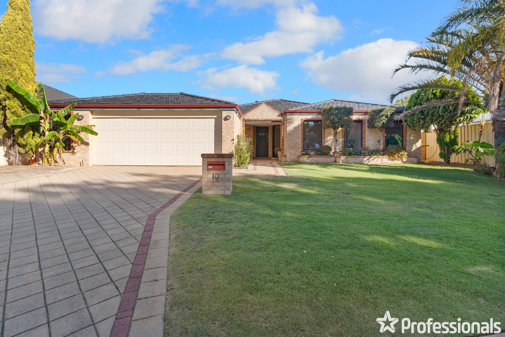 4 bedrooms House in 10 Darwinia Loop CANNING VALE WA, 6155