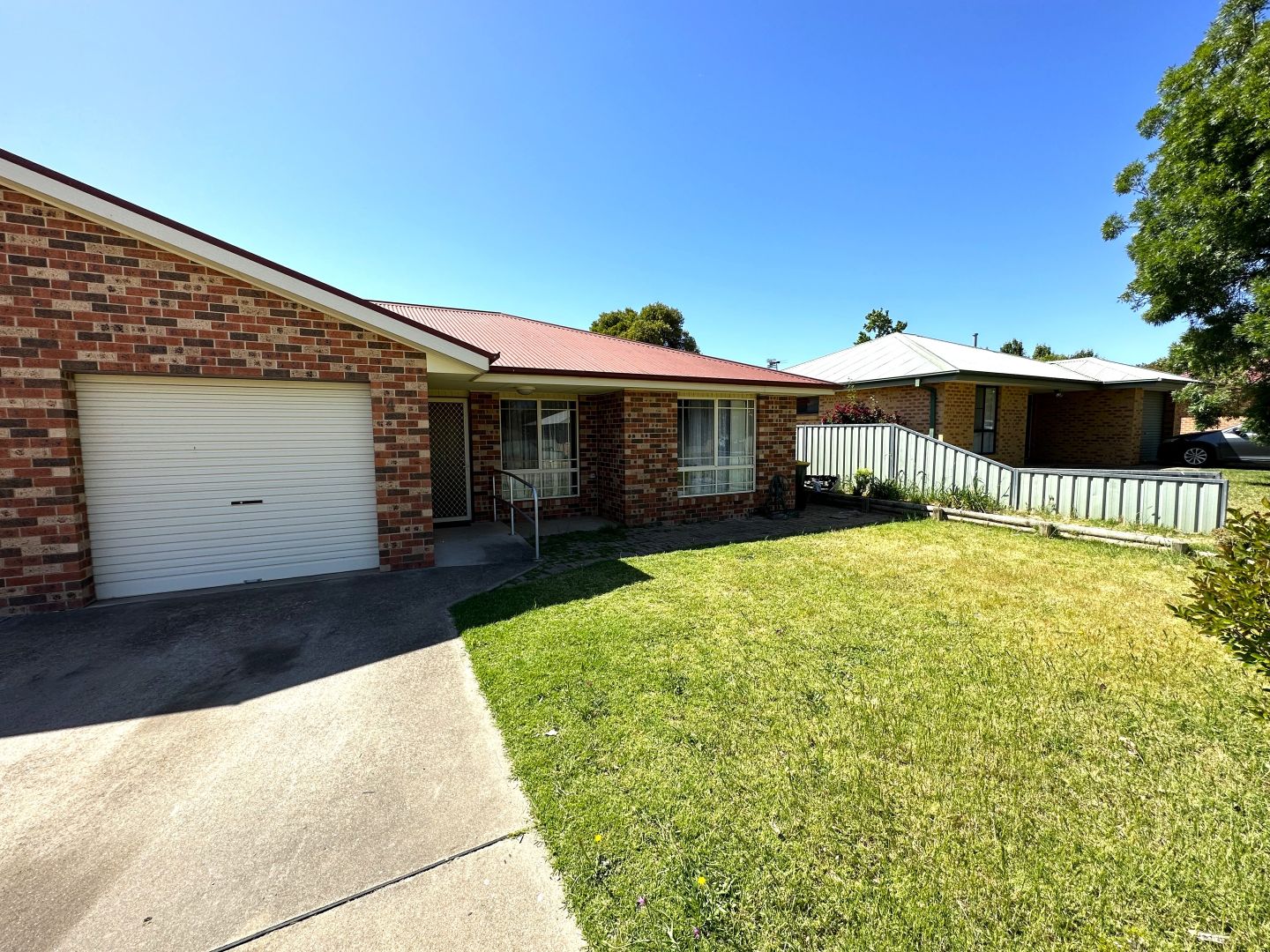 4/3A Sam Place, Young NSW 2594