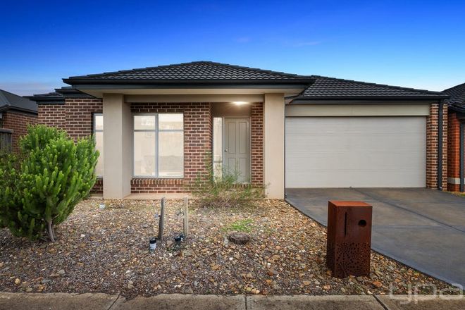 Picture of 11 Blakewater Crescent, WEIR VIEWS VIC 3338