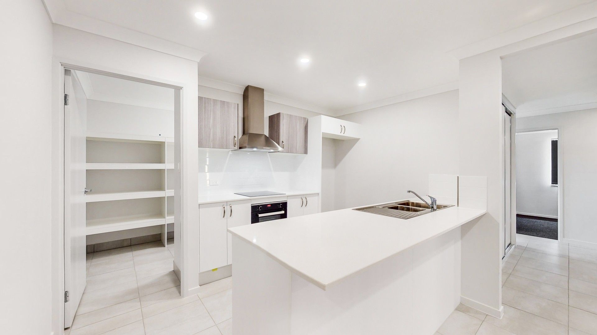 4 bedrooms House in 19 Summerset Drive MOUNT LOUISA QLD, 4814