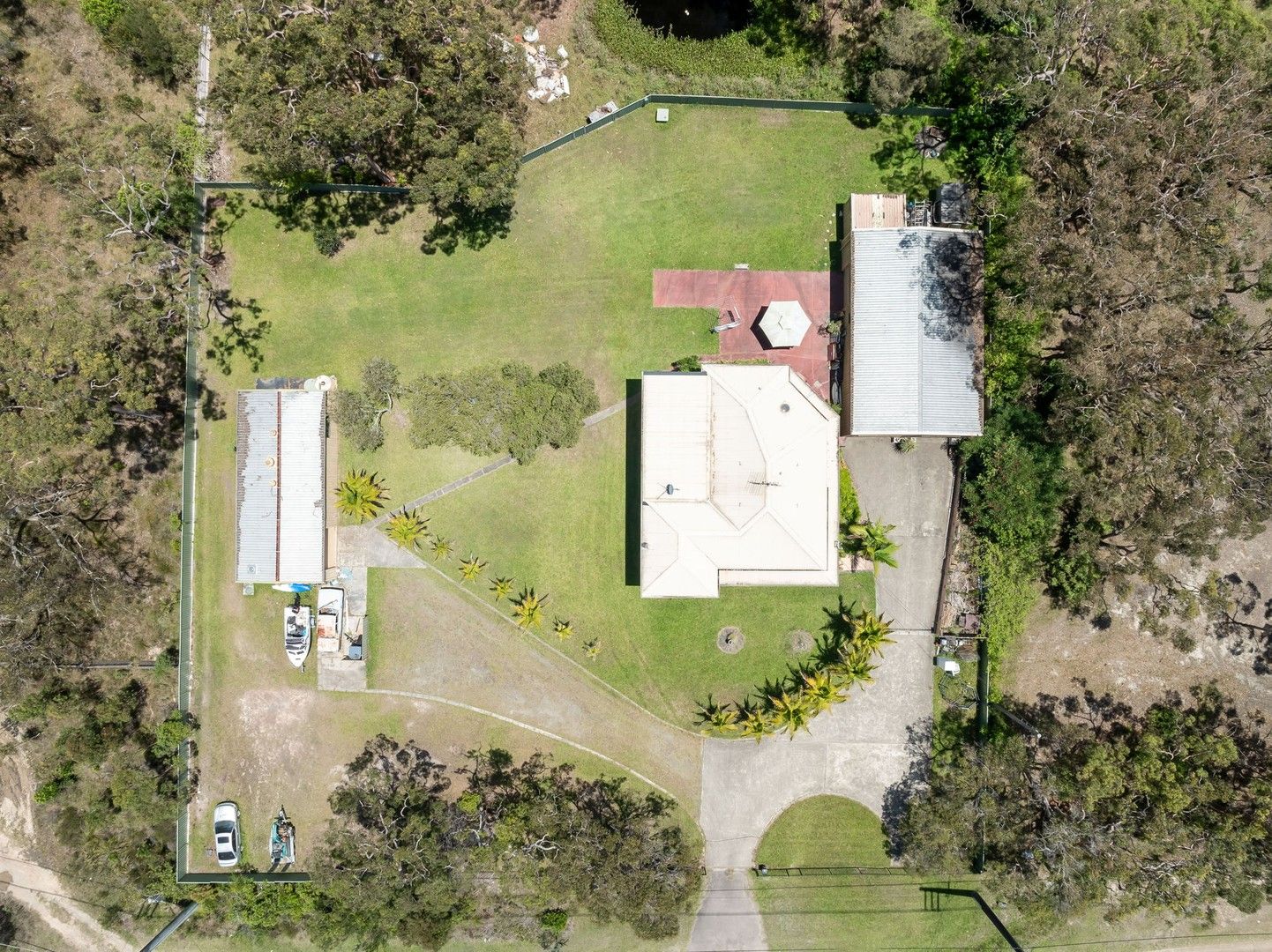 5 bedrooms House in 152 Pacific Highway CHARMHAVEN NSW, 2263