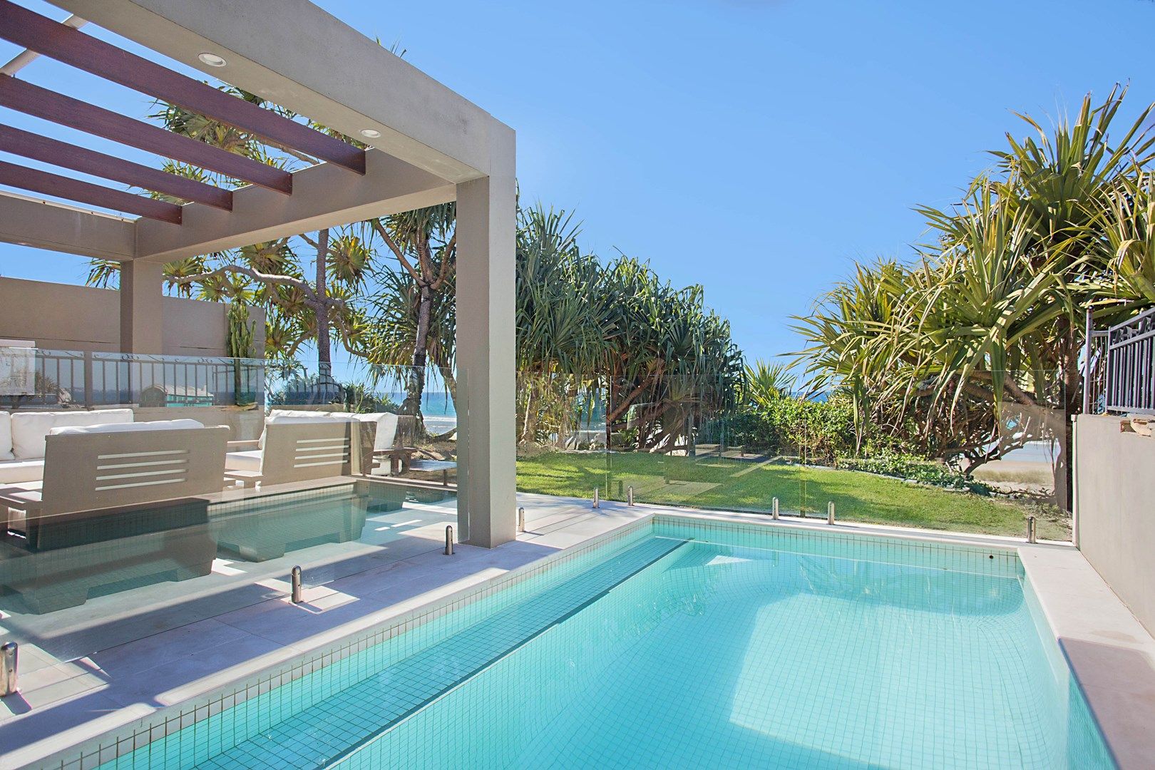 135 Hedges Avenue, Mermaid Beach QLD 4218, Image 0