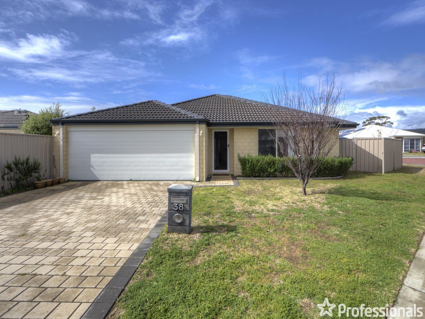 3 bedrooms House in 38 Minnie Grove HILBERT WA, 6112