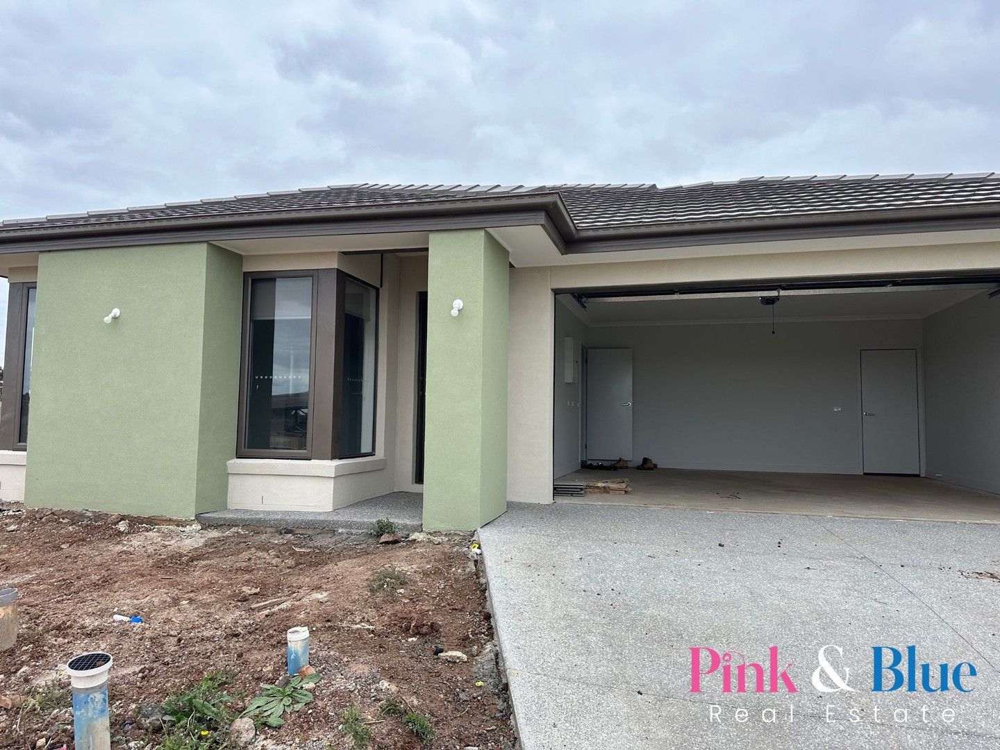 4 bedrooms House in 40 Wensleydale Drive ROCKBANK VIC, 3335