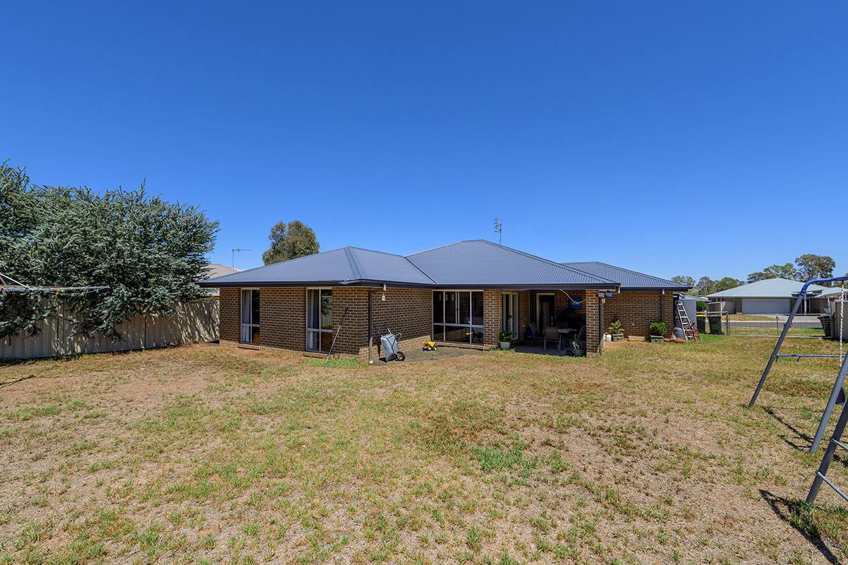 8 Roy Cross Place, Gulgong NSW 2852, Image 2