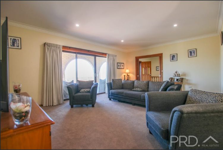 13 Highland Avenue, Tumut NSW 2720 House For Rent 600 Domain