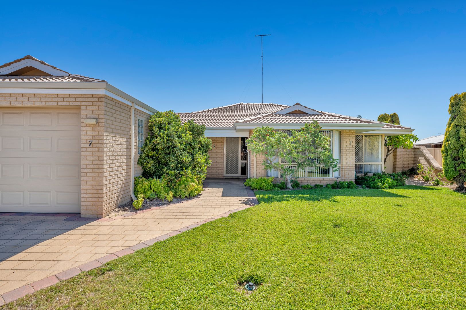 7 Mardan Court, Silver Sands WA 6210, Image 2