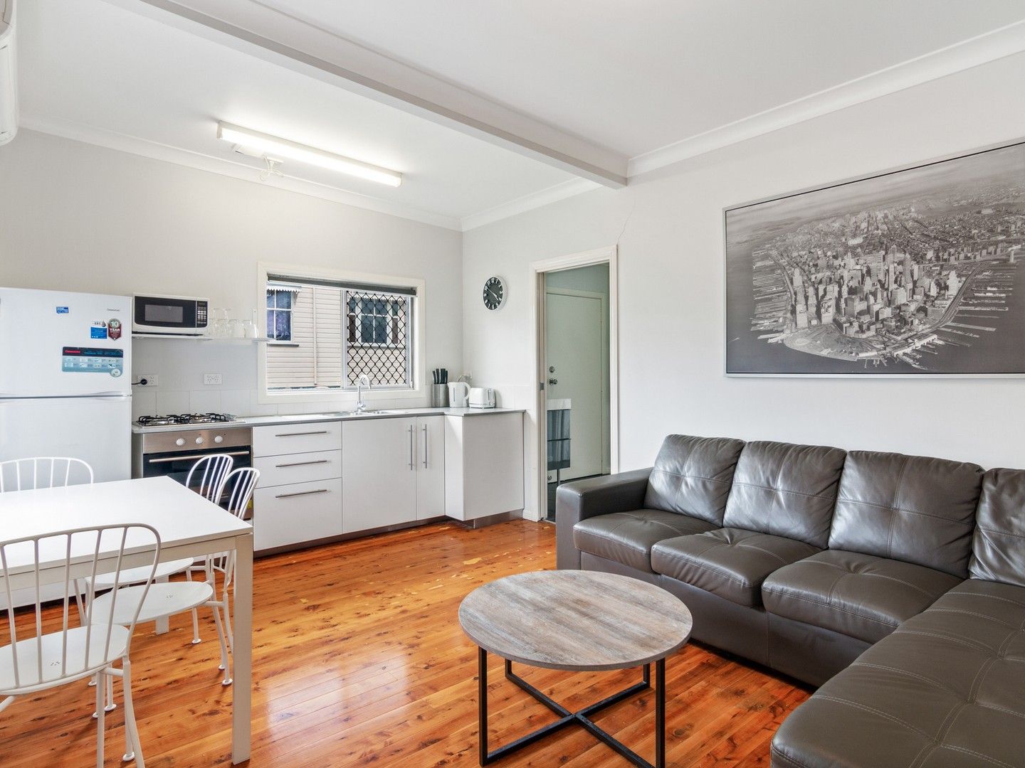 1 bedrooms Apartment / Unit / Flat in 1/214 Long Street SOUTH TOOWOOMBA QLD, 4350
