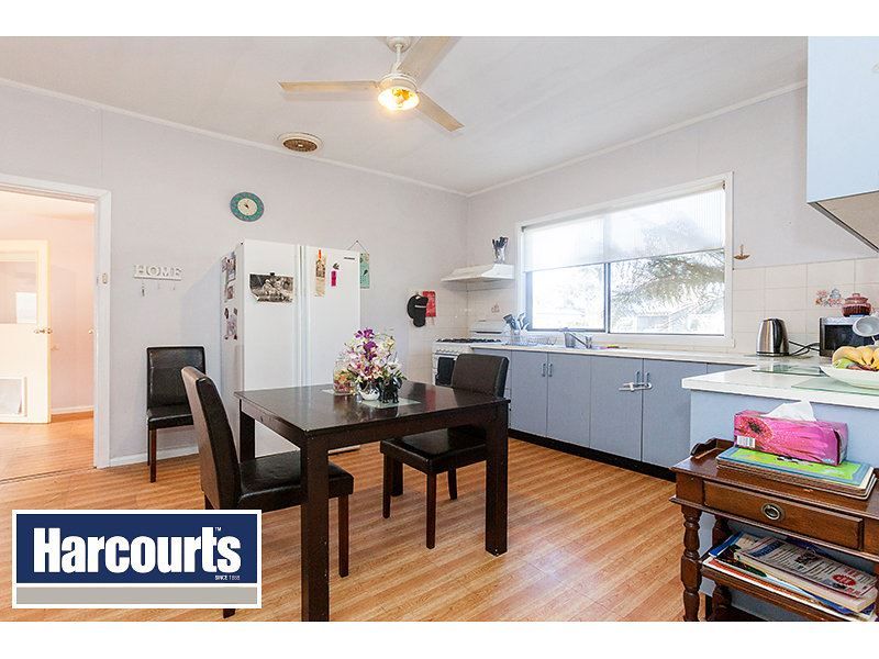 8 Wellings Street, Darnum VIC 3822, Image 2