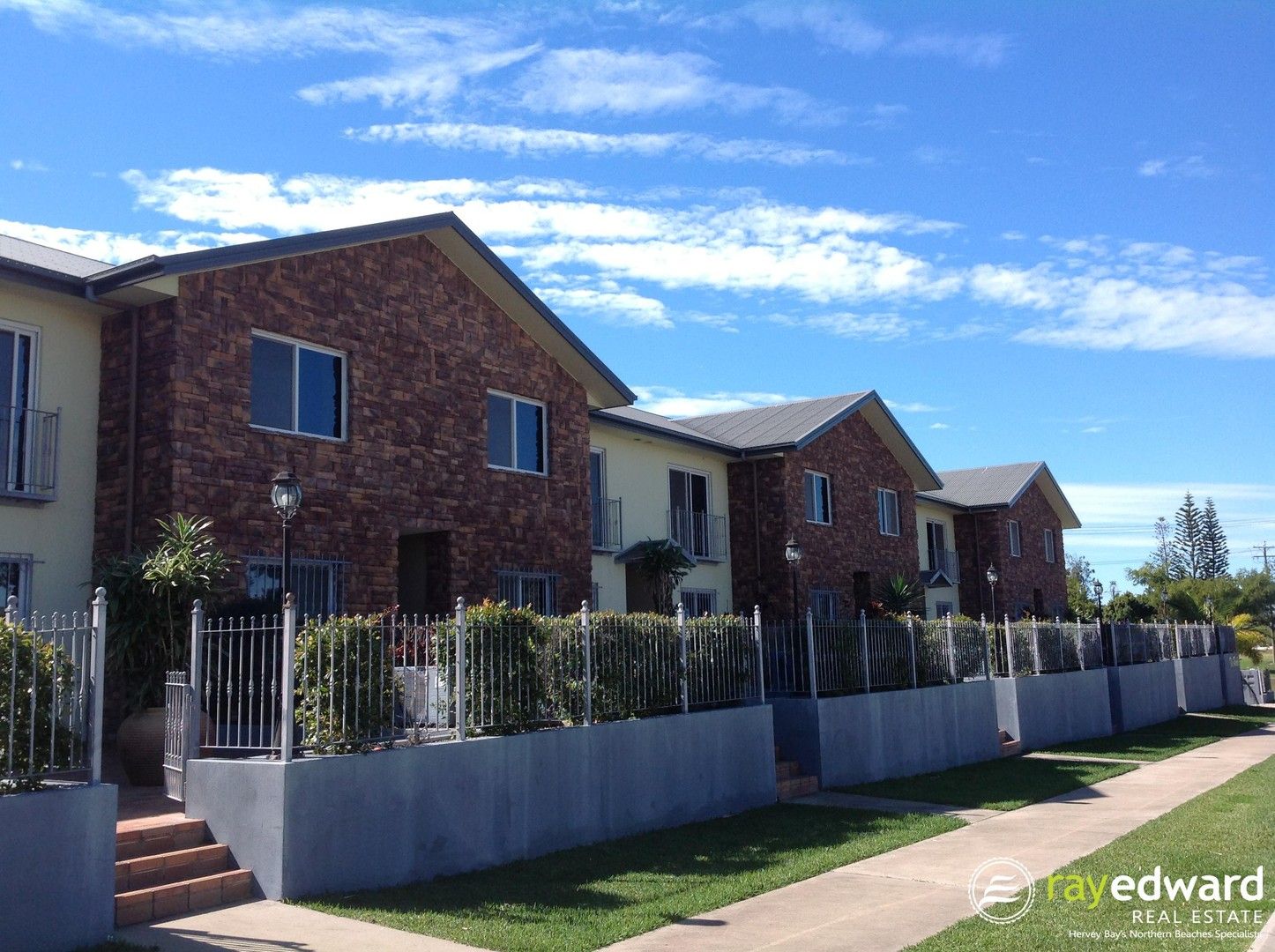 3 bedrooms Townhouse in Hythe Street PIALBA QLD, 4655