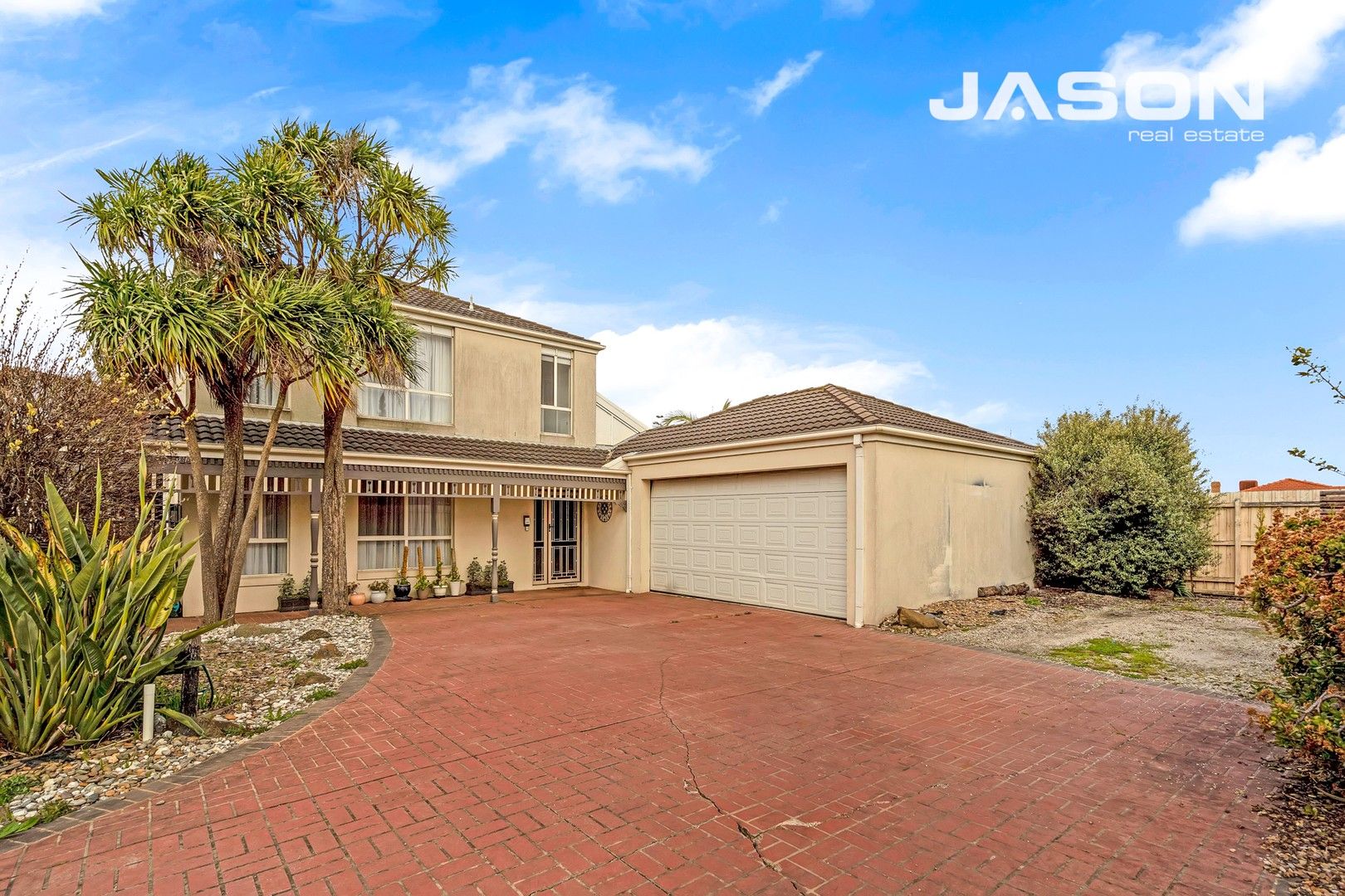 4 bedrooms House in 13 McGuire Court GREENVALE VIC, 3059