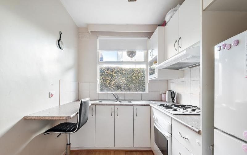 2 bedrooms Apartment / Unit / Flat in 2/2 Flowers Street CAULFIELD SOUTH VIC, 3162