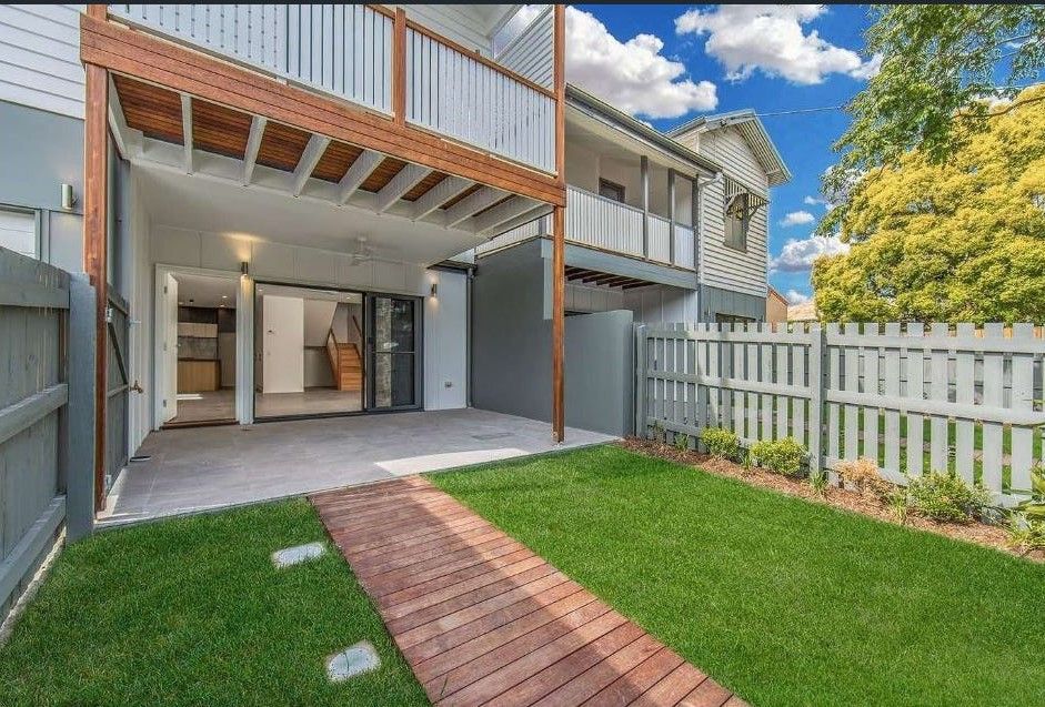 3 bedrooms Townhouse in 2/27 Buxton Street ASCOT QLD, 4007