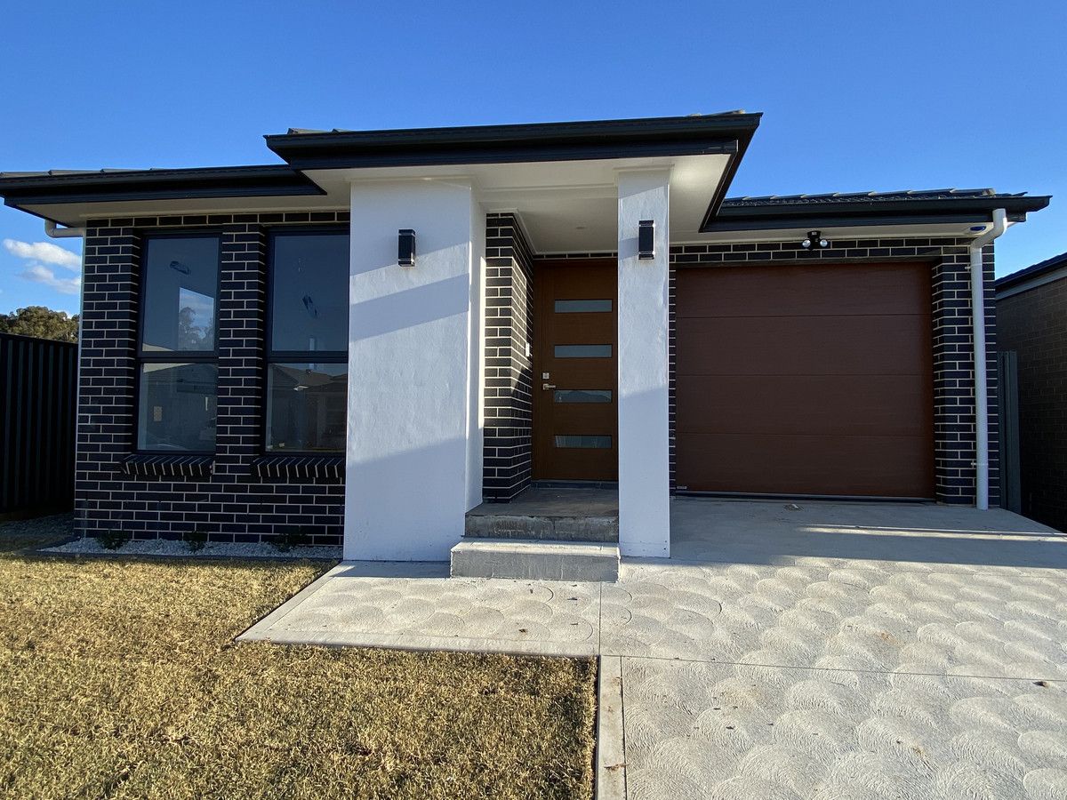 4 bedrooms House in 11 Retreat Street MARSDEN PARK NSW, 2765