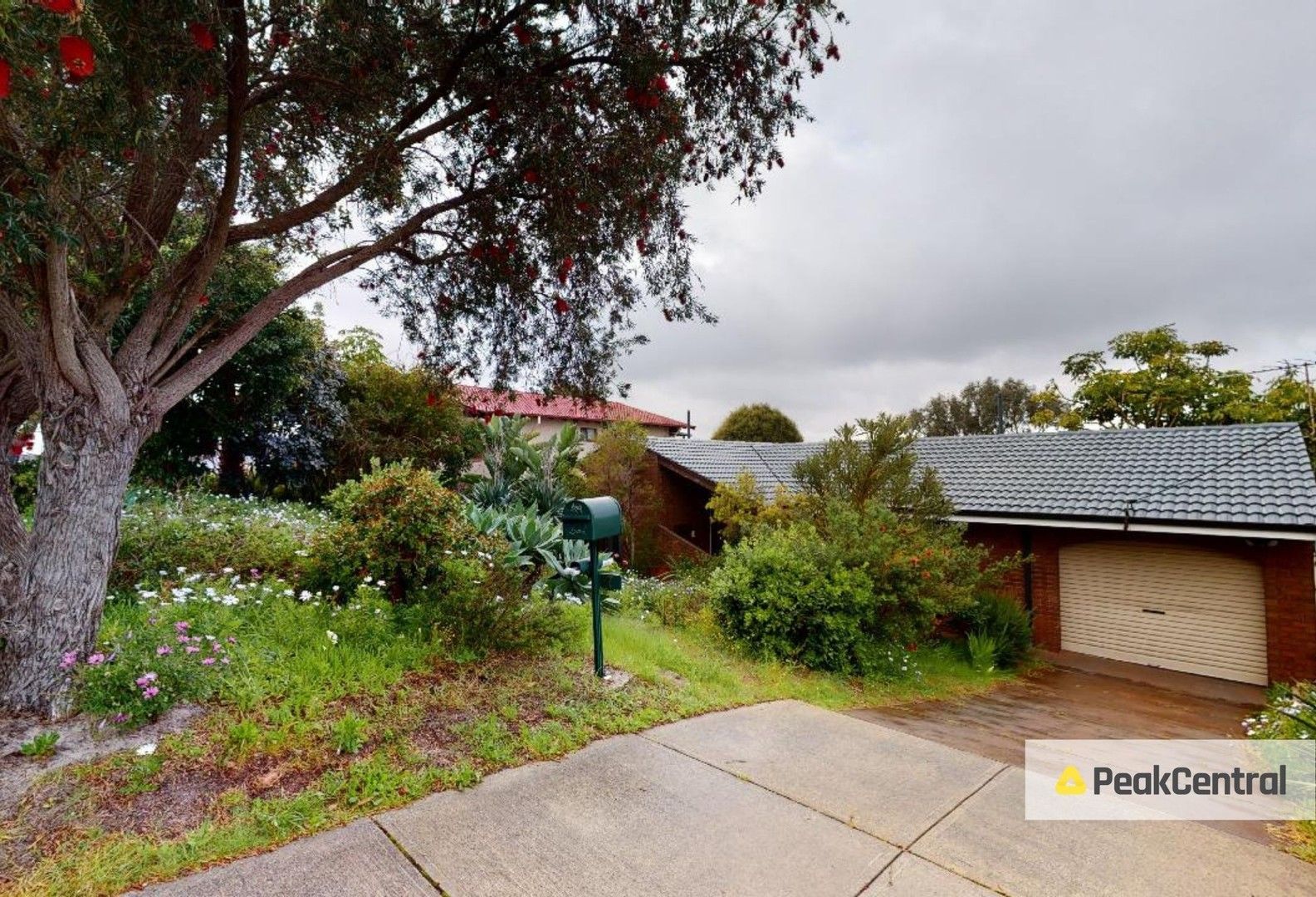 3 bedrooms House in 7 Delwood Place WILLETTON WA, 6155