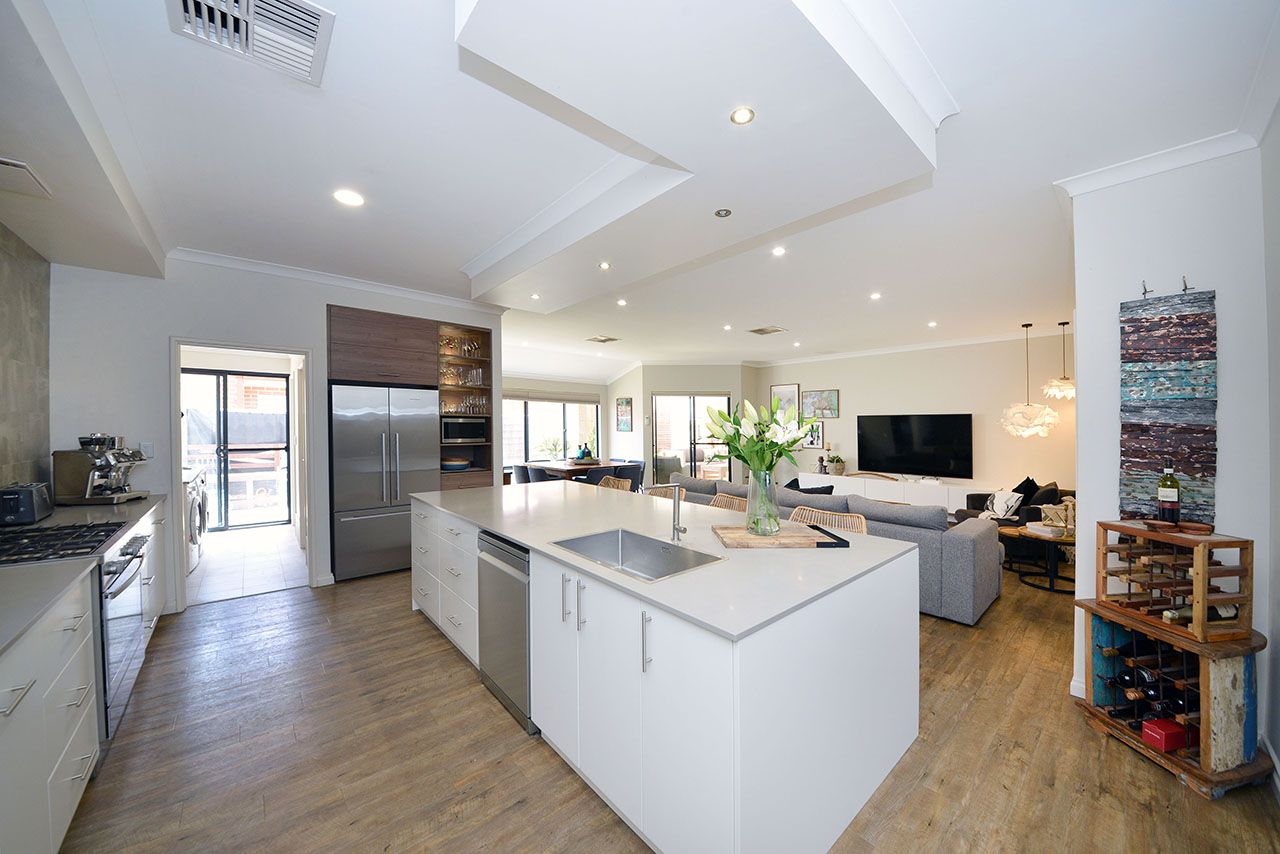4 bedrooms House in 28 Litchfield Crescent CARRAMAR WA, 6031