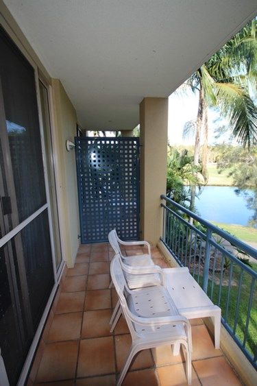 4112/64 Palm Meadows Dr, Carrara QLD 4211, Image 2