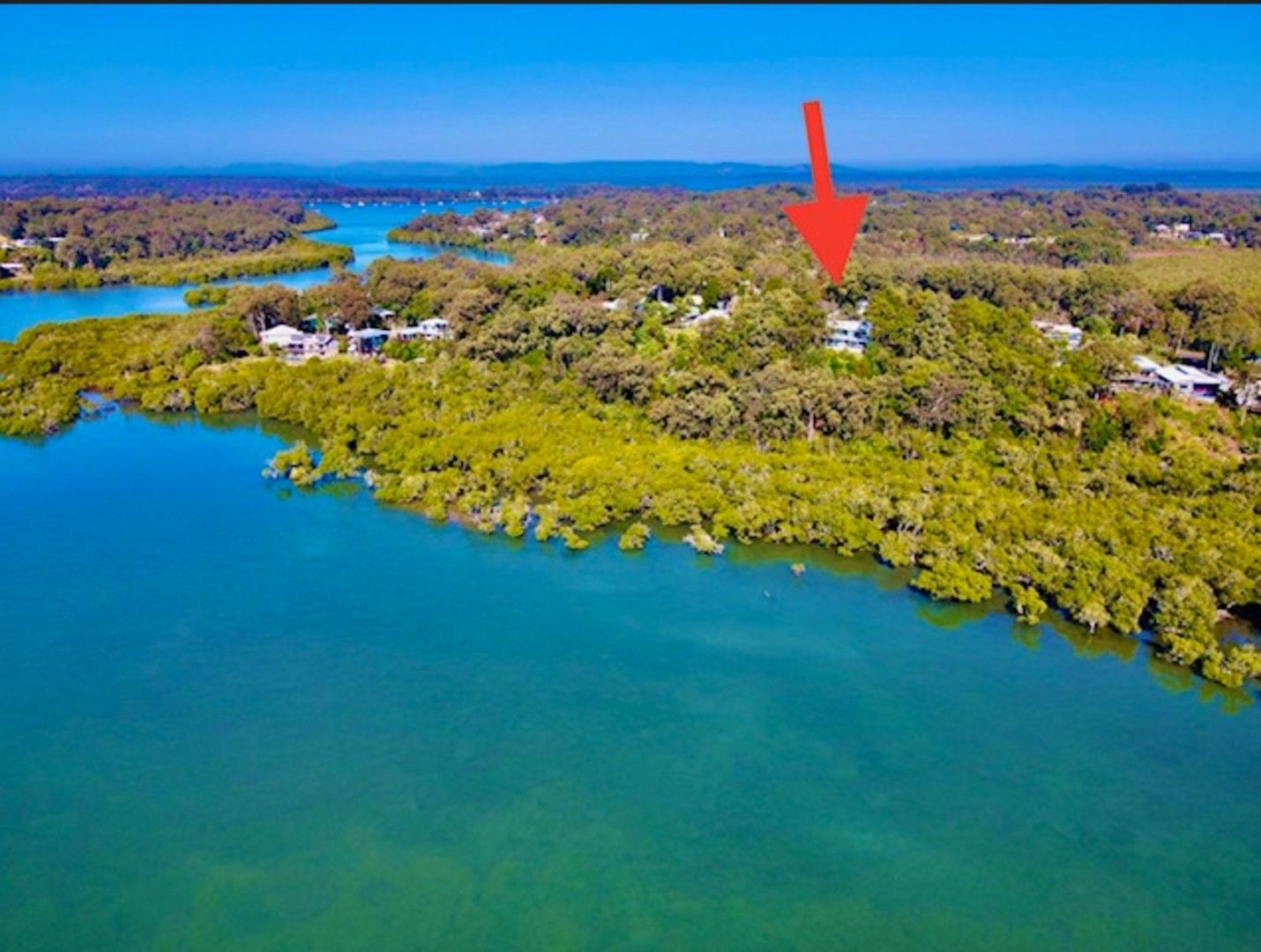 4 bedrooms House in 30 Blue Waters Crescent MACLEAY ISLAND QLD, 4184