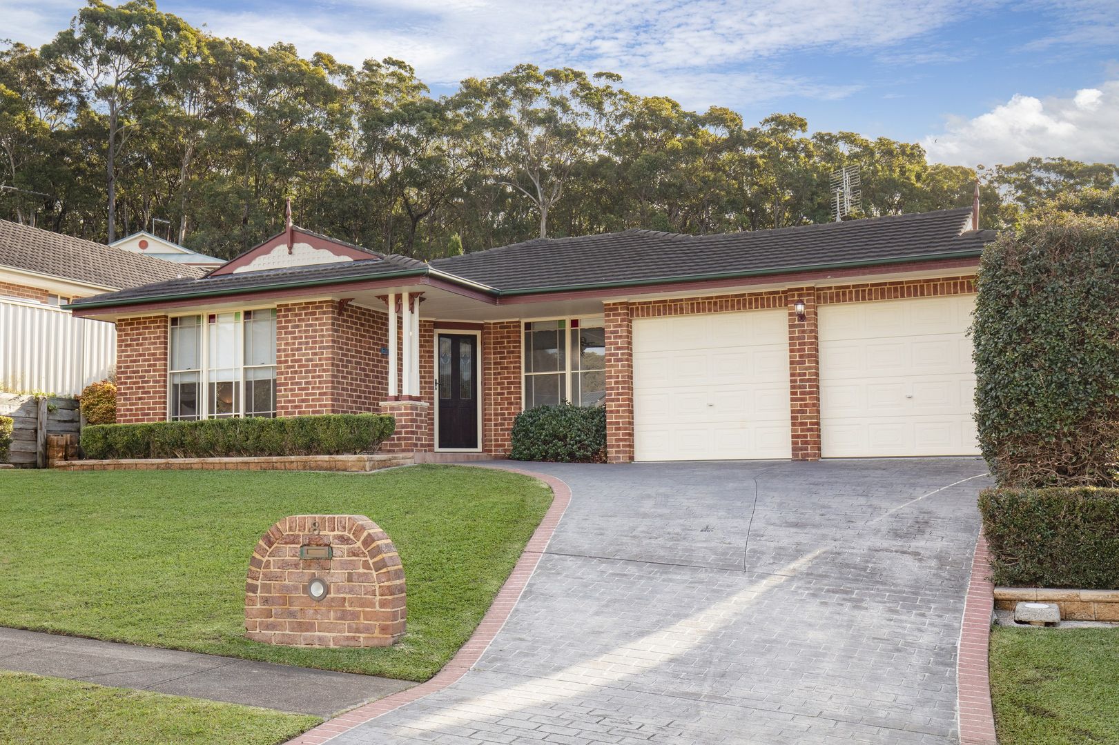 8 Parkwood Close, Tingira Heights Property History & Address Research