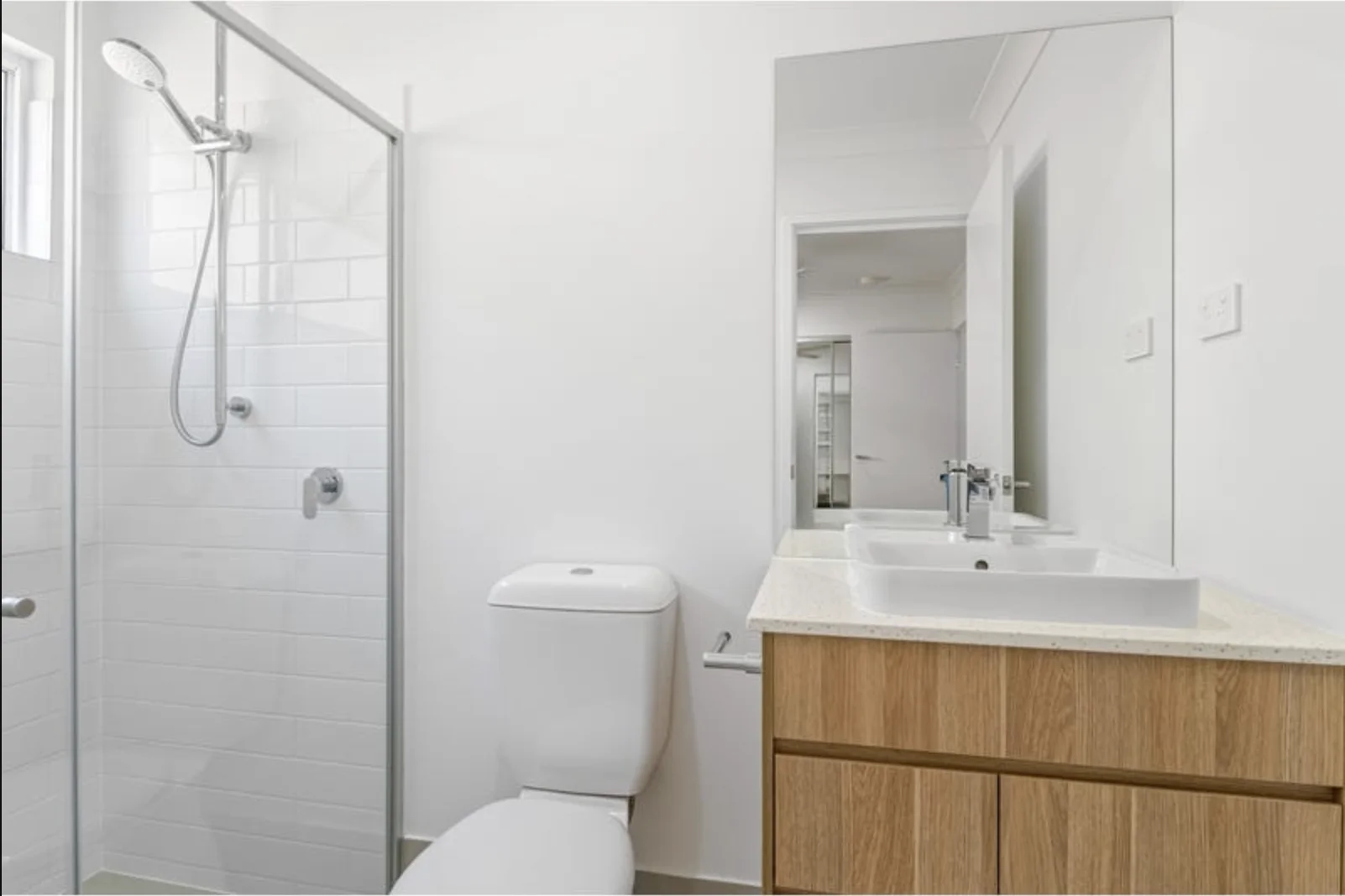 Additional image 5 of 10 Waterway Crescent, Hillcrest QLD 4118