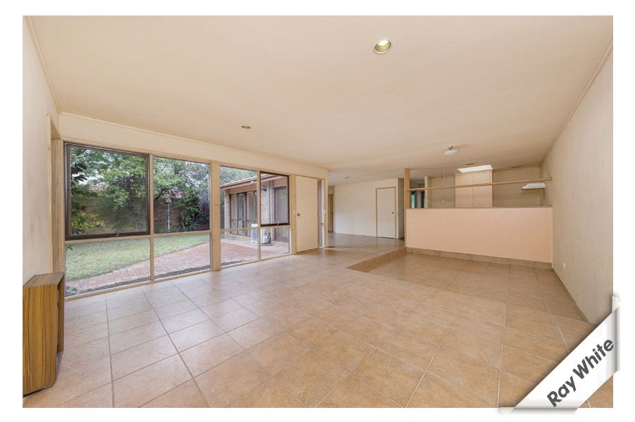 4 Logue Place, Stirling ACT 2611, Image 2