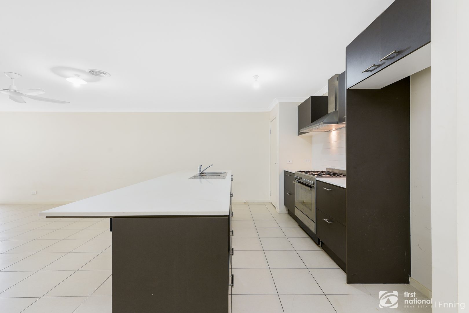 28 Chancellor Drive, Cranbourne West VIC 3977, Image 2