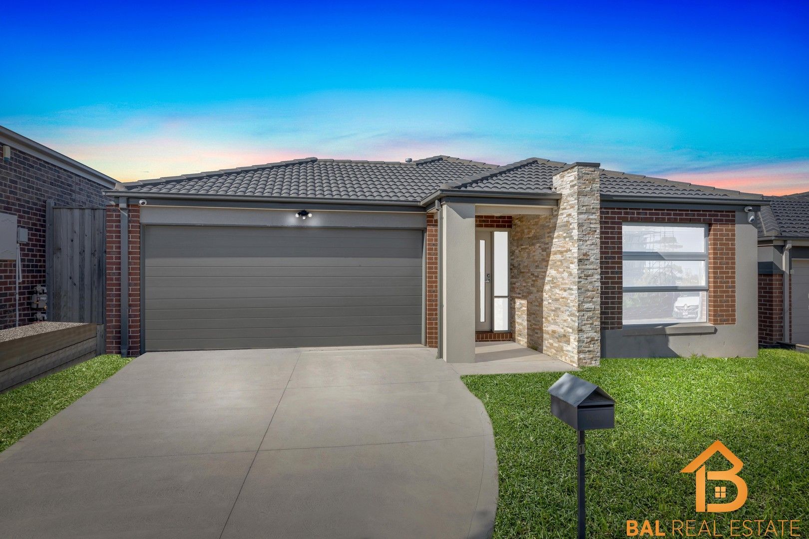 4 bedrooms House in 17 Grassdart Street TARNEIT VIC, 3029