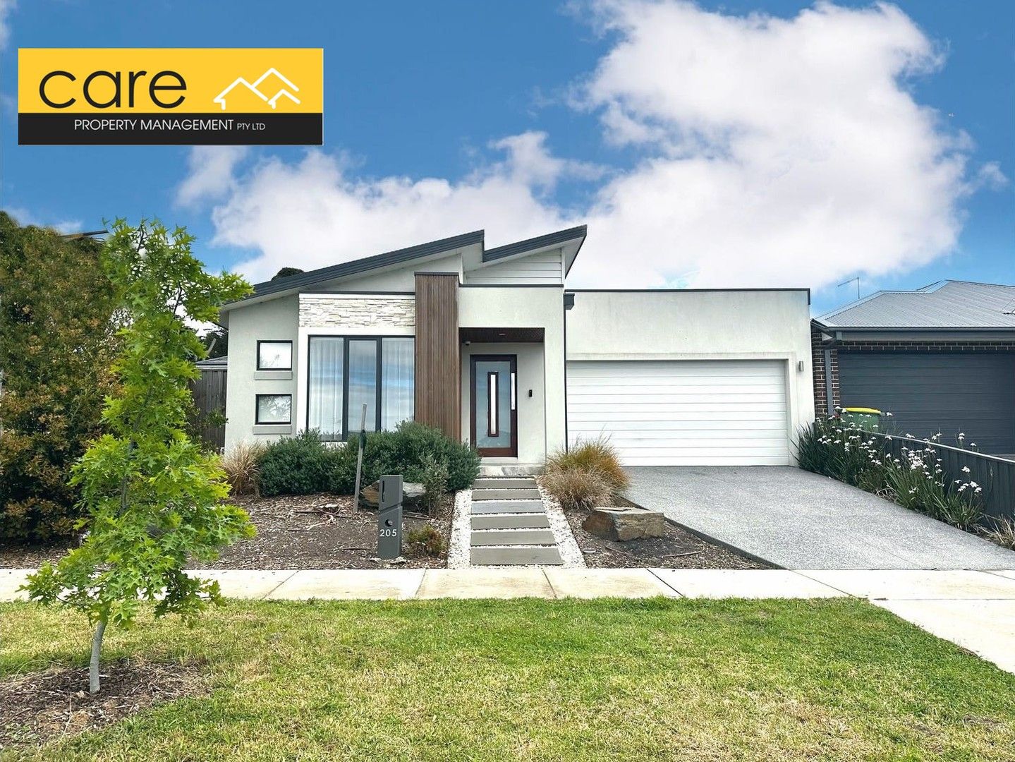 4 bedrooms House in 205 Pink Hill Boulevard OFFICER VIC, 3809