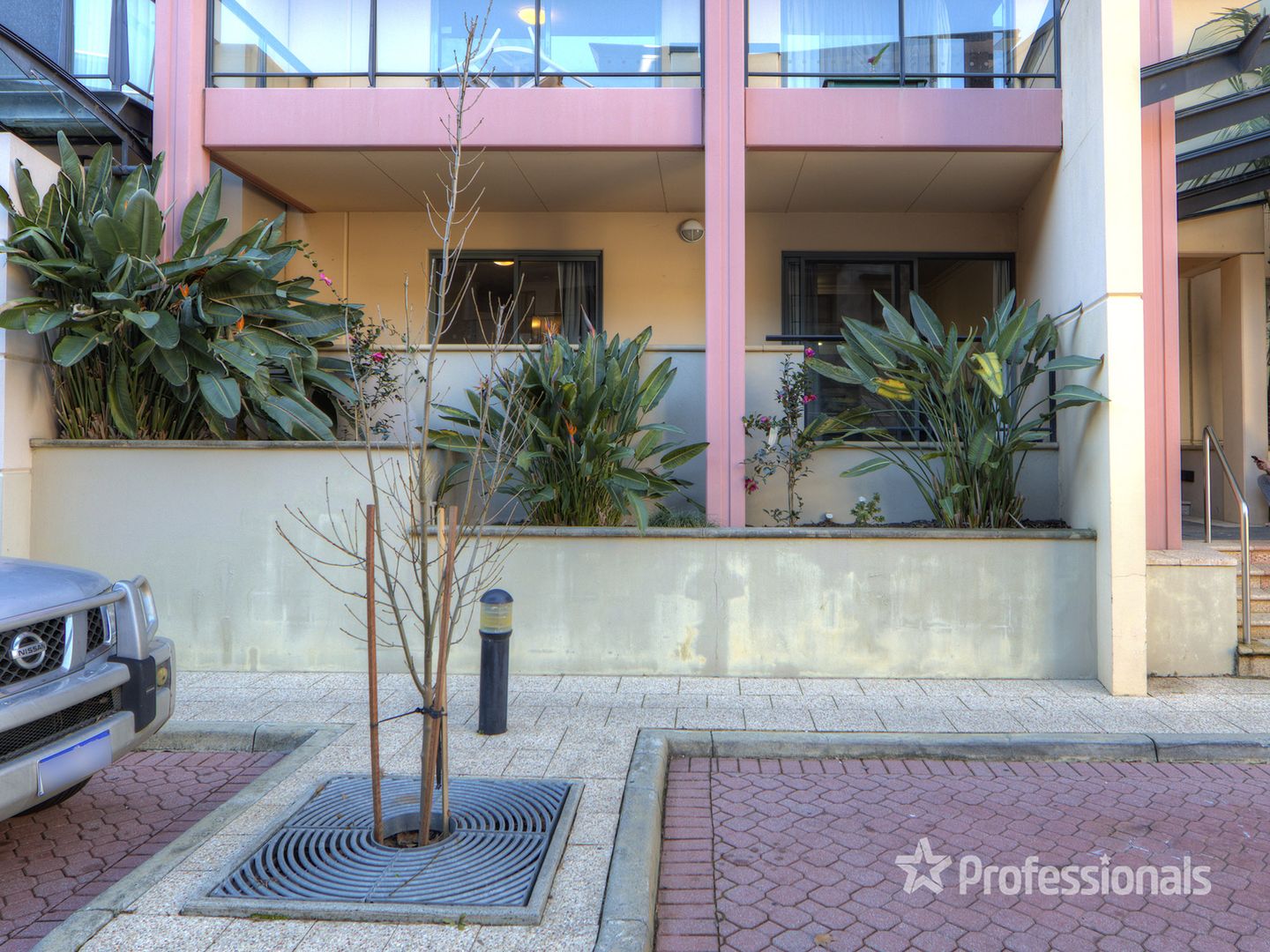 2/118 Mounts Bay Road, Perth WA 6000, Image 2