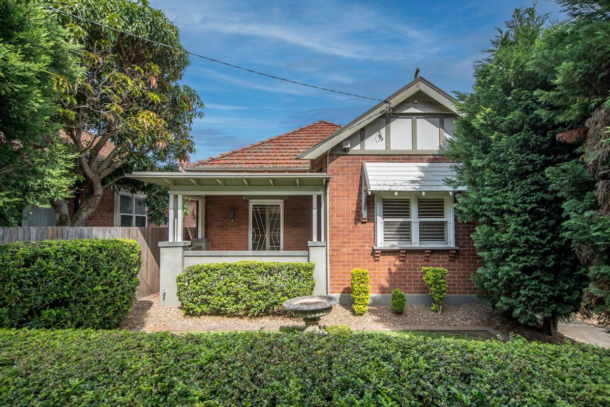 241 Parkway Avenue, Hamilton South Property History & Address