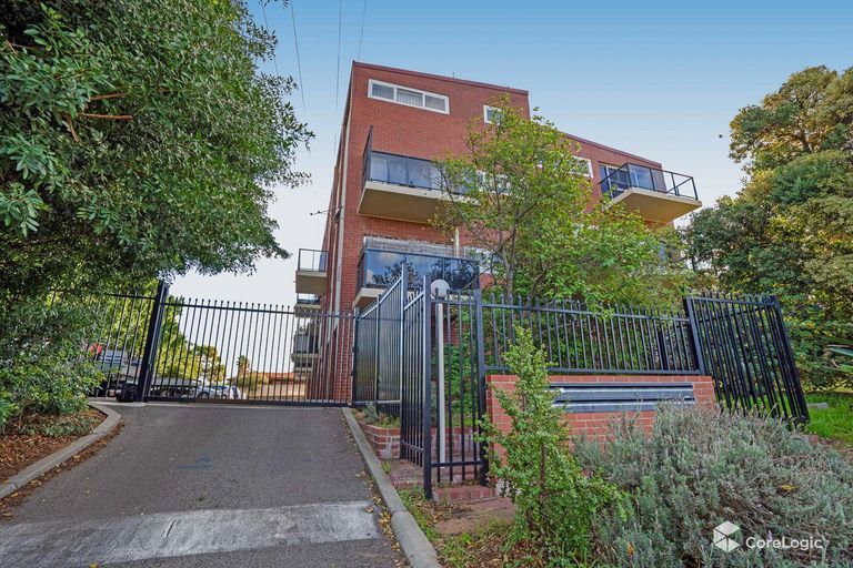 1 bedrooms Apartment / Unit / Flat in 4/37 Paulik Way HAMILTON HILL WA, 6163