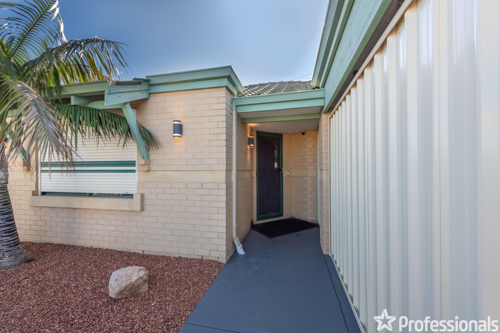 8 Redfin Close, Warnbro WA 6169, Image 2