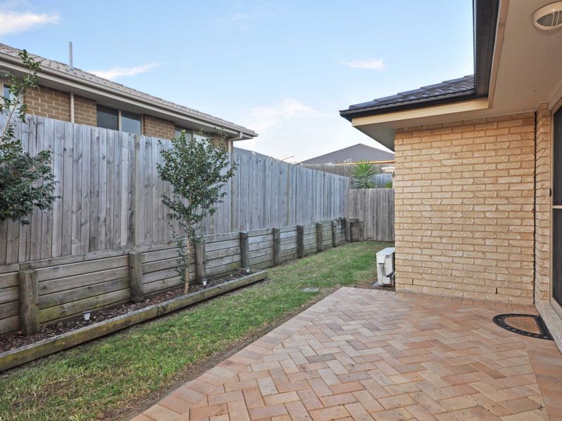 1/1 Weemala Close, ABERGLASSLYN NSW 2320, Image 1