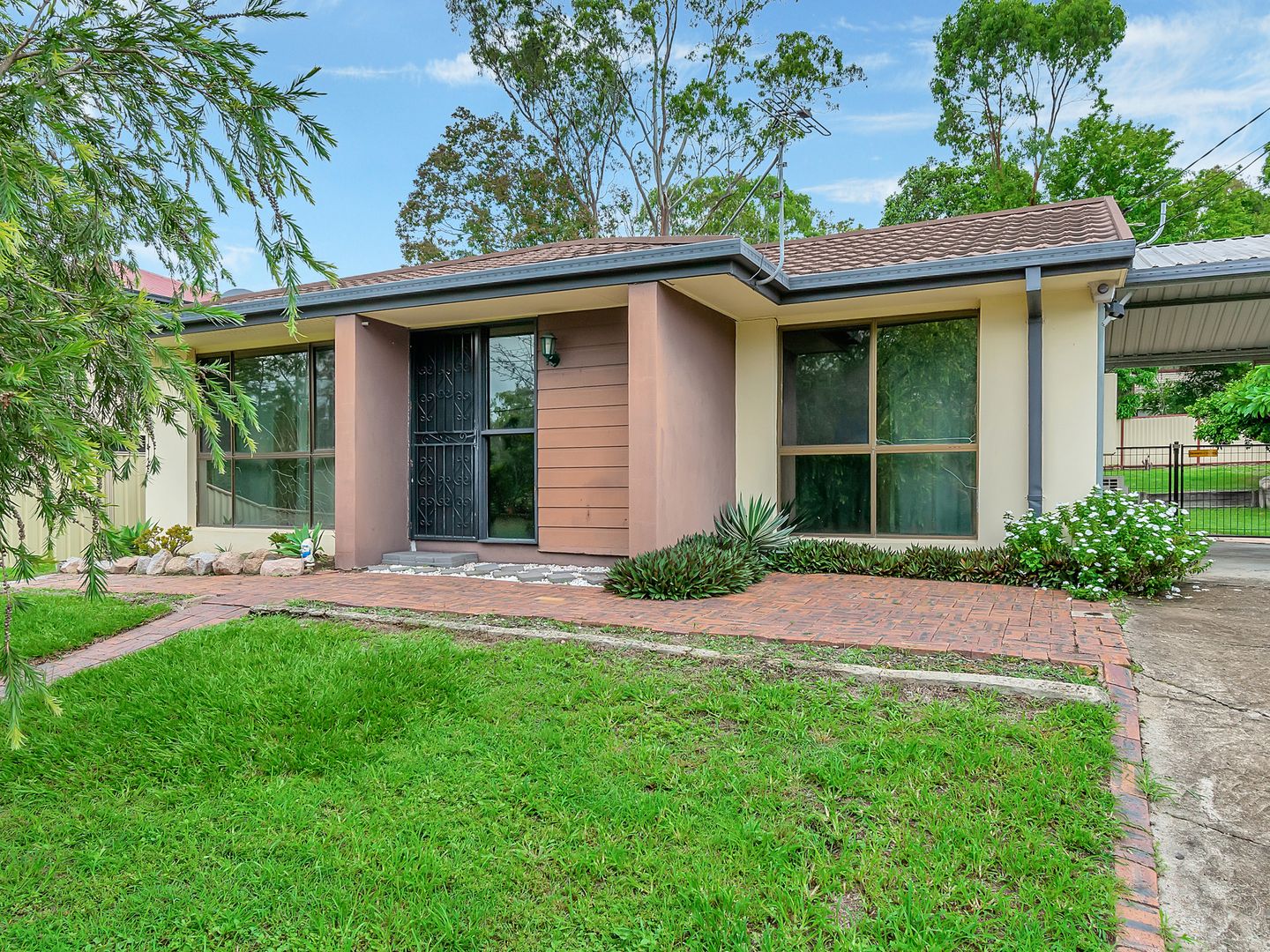 8 Jorgensen Court, Bellbird Park QLD 4300, Image 2