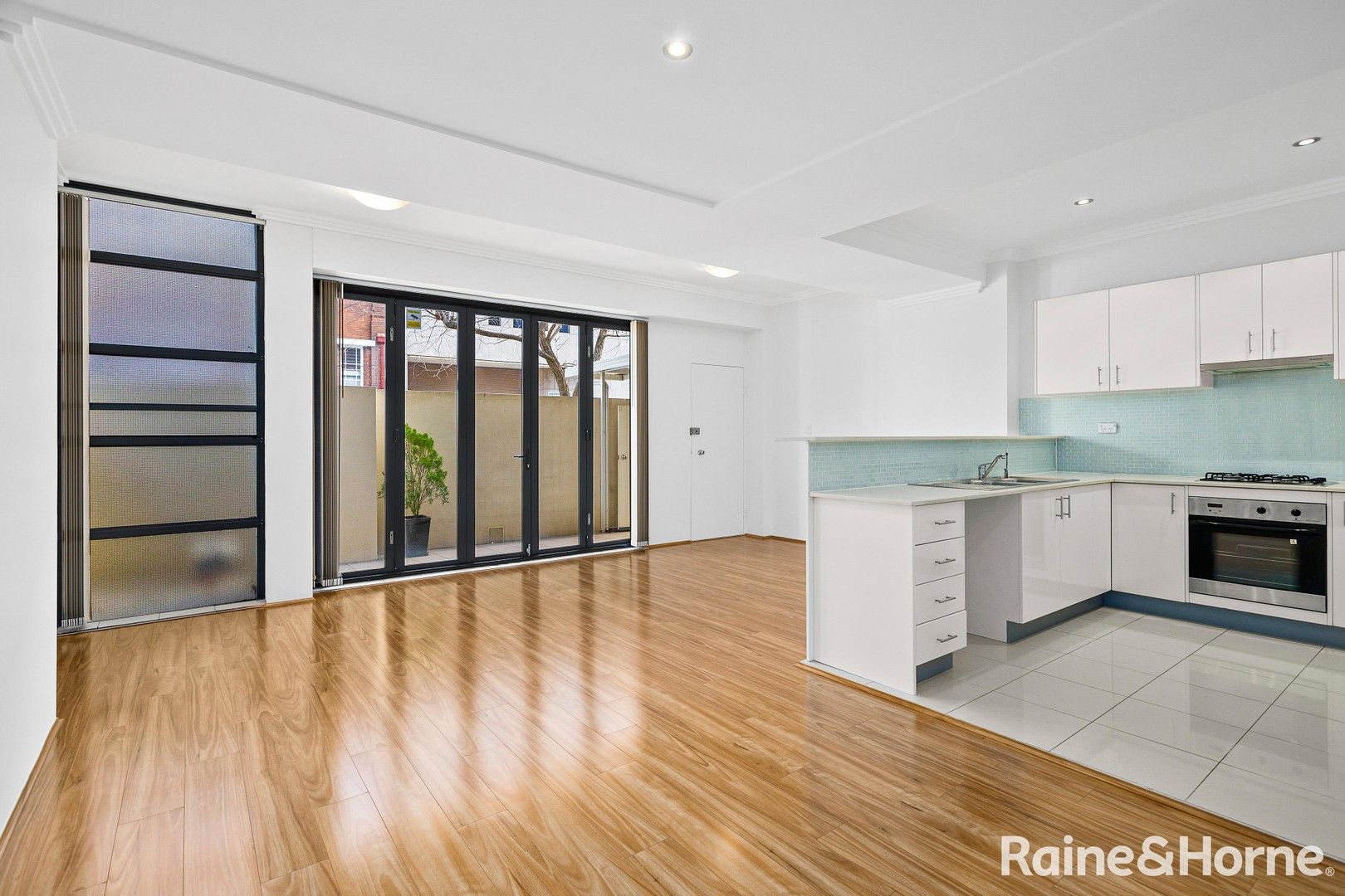 2 bedrooms Apartment / Unit / Flat in 2/52 Premier Street KOGARAH NSW, 2217