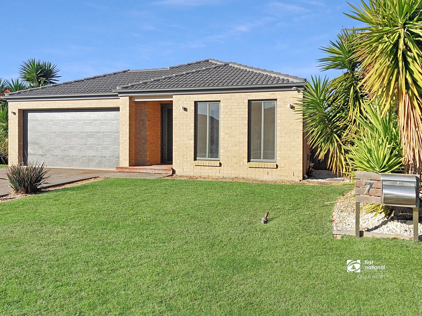 3 bedrooms House in 7 Barton Place EASTWOOD VIC, 3875