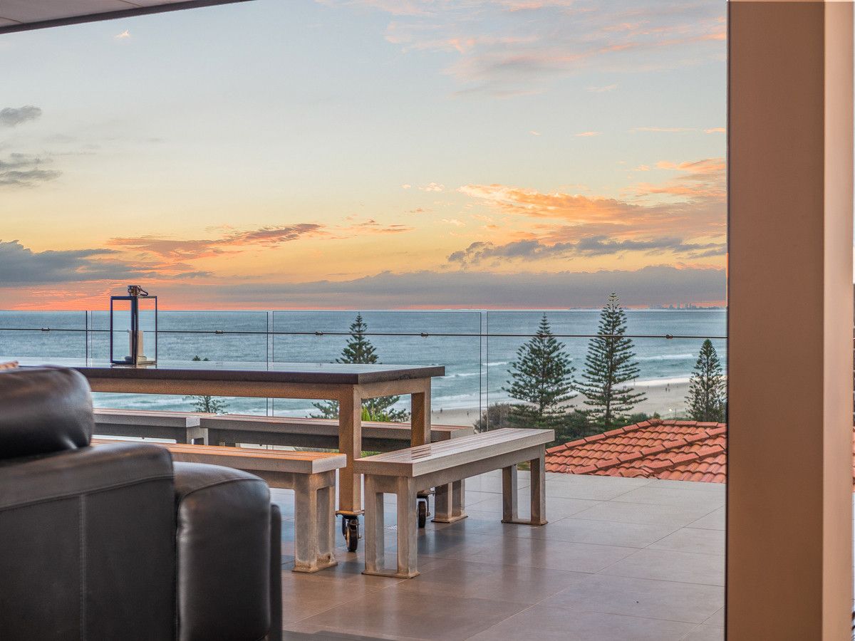 6 bedrooms House in 16 Brakes Crescent MIAMI QLD, 4220