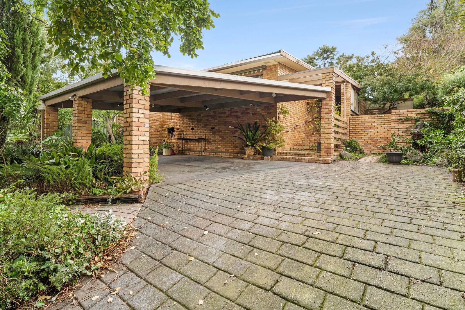 3 bedrooms House in 13 Ardcloney Drive SUNBURY VIC, 3429