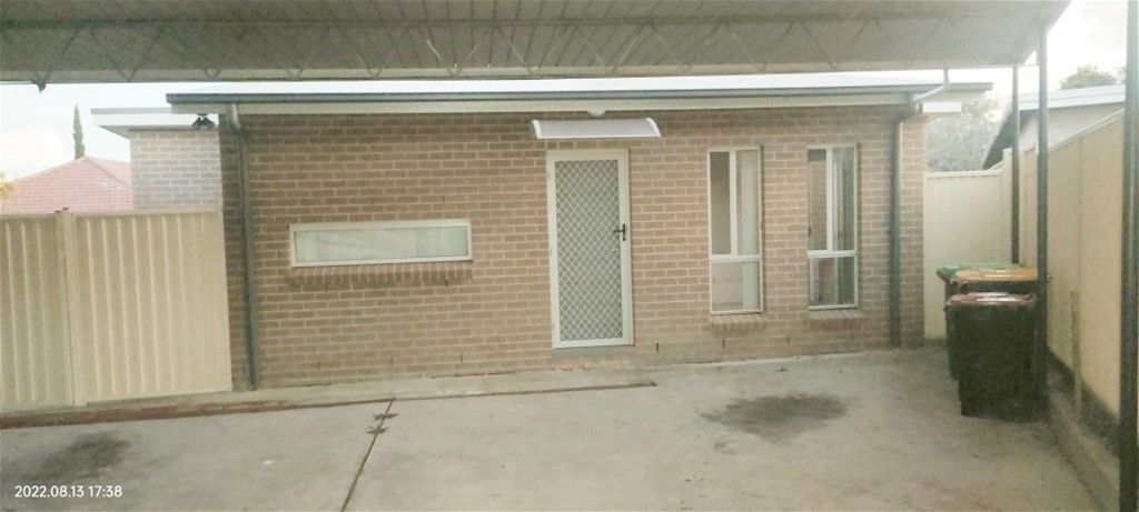 2 bedrooms House in 24 peter crecest GREENACRE NSW, 2190