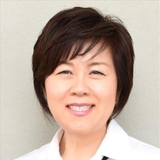 Sophia Sung, Sales representative